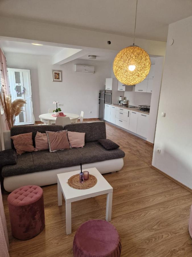 Apartment Dome Biograd Na Moru Esterno foto