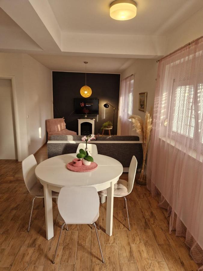 Apartment Dome Biograd Na Moru Esterno foto